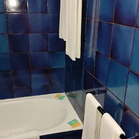 Terrace House Hotell 2*